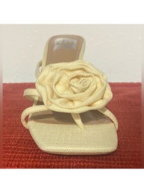 DV by Dolce Vita Zelly Rosette Strappy Sandal Kitten Heel Cream Linen Size 6.5